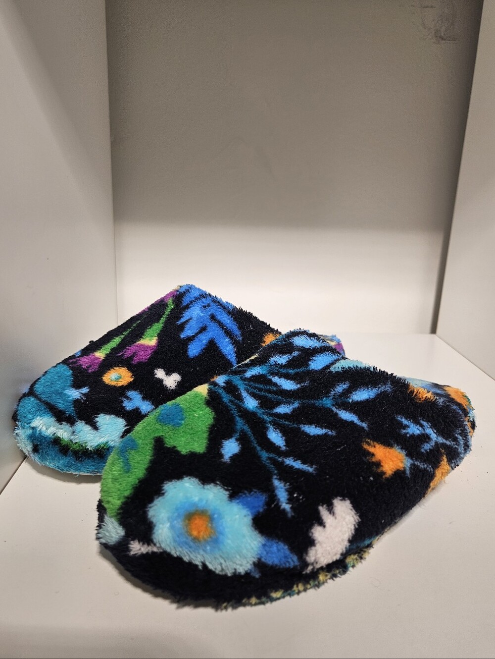 Vera Bradley Cozy Fuzzy Floral Slippers - Small 5/6